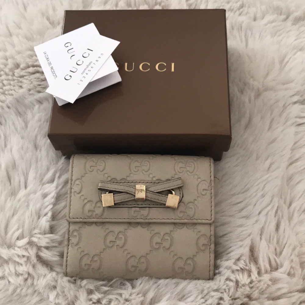 Gucci Cream Leather Wallet, Gucci Embossed